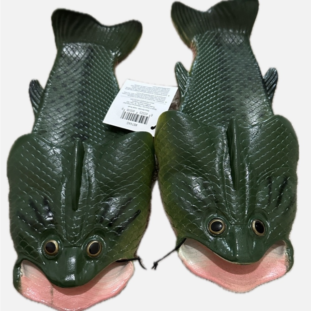 NWT- Fish slippers flip flops house shoes